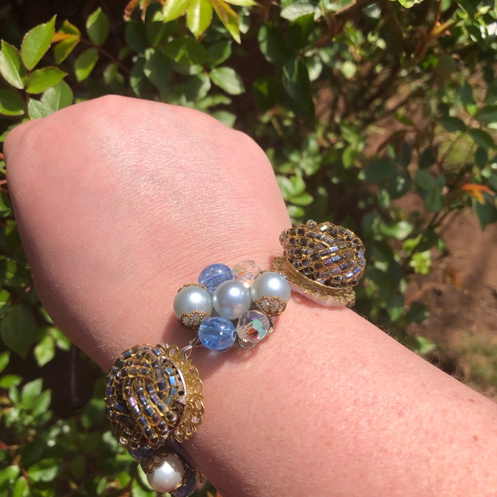 “Bluebird” 🪺🪺 Hand crafted bracelet from upcycled earrings 🪺🪺 - Picture 6 of 6